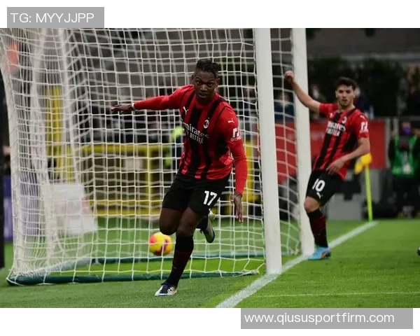 米兰队员莱奥托莫里单独训练普利西奇拉比奥特积极康复中