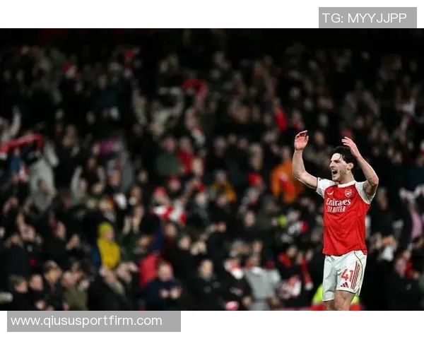 埃泽北伦敦德比首秀上演帽子戏法社媒晒庆祝照引发热议