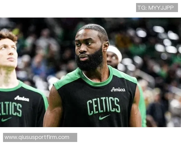 杰伦布朗左腿筋紧张状态不明绿军官方宣布回归存疑